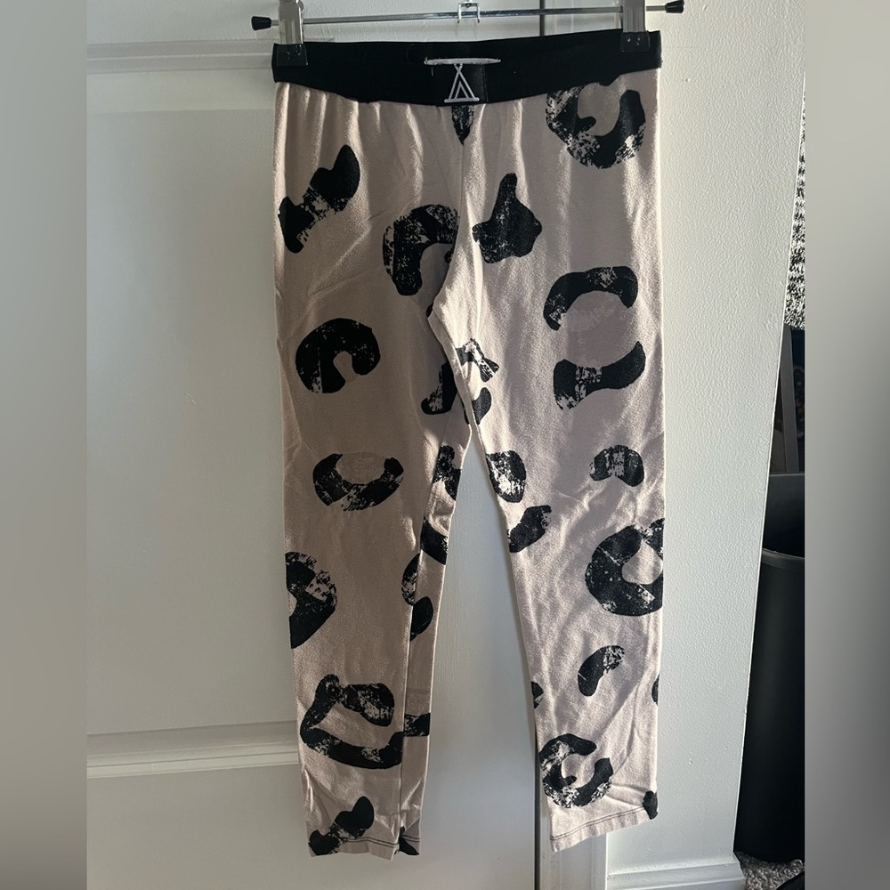 Quinn + Fox “spot” leggings | size 6/7 unisex